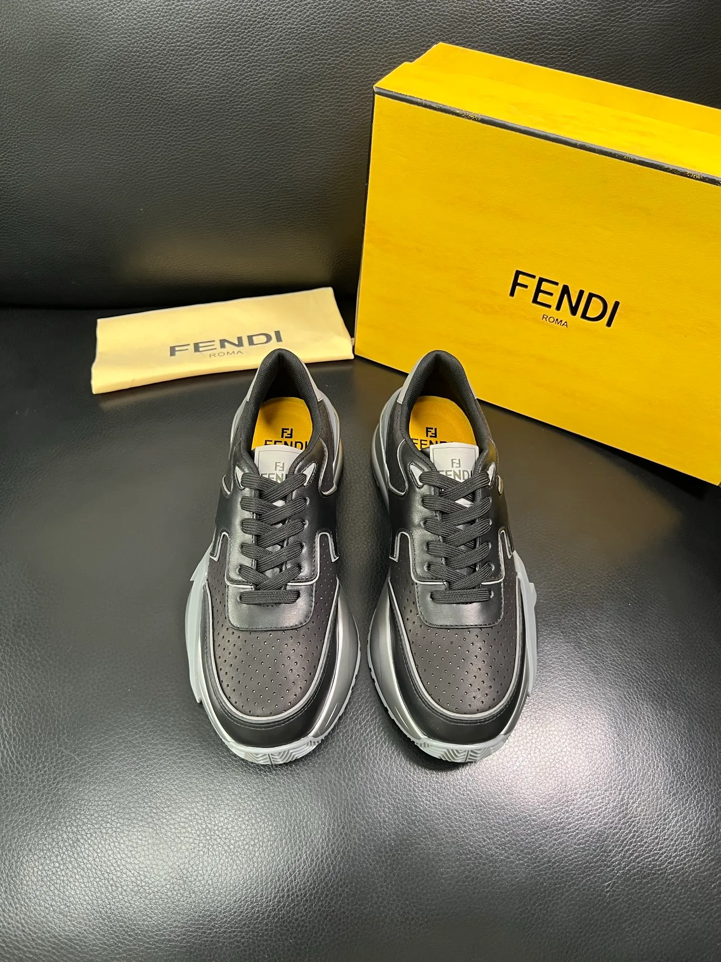Men's shoes 💰840 FENDI top purchasing Fendi counters are equipped with the original factory, original fabrics imported from Italy, breathable and comfortable cowhide lining, soles: original soles specially provided by the original factory are super comfortable, original factory orders 🔍high quality, you can enter and exit the counter at will, welcome to compare, code number 39-44 (customized 38-45) 85856